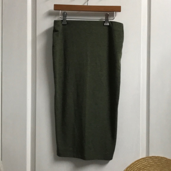 3/$30 🌺 Pencil Skirt - Size S - Picture 2 of 2